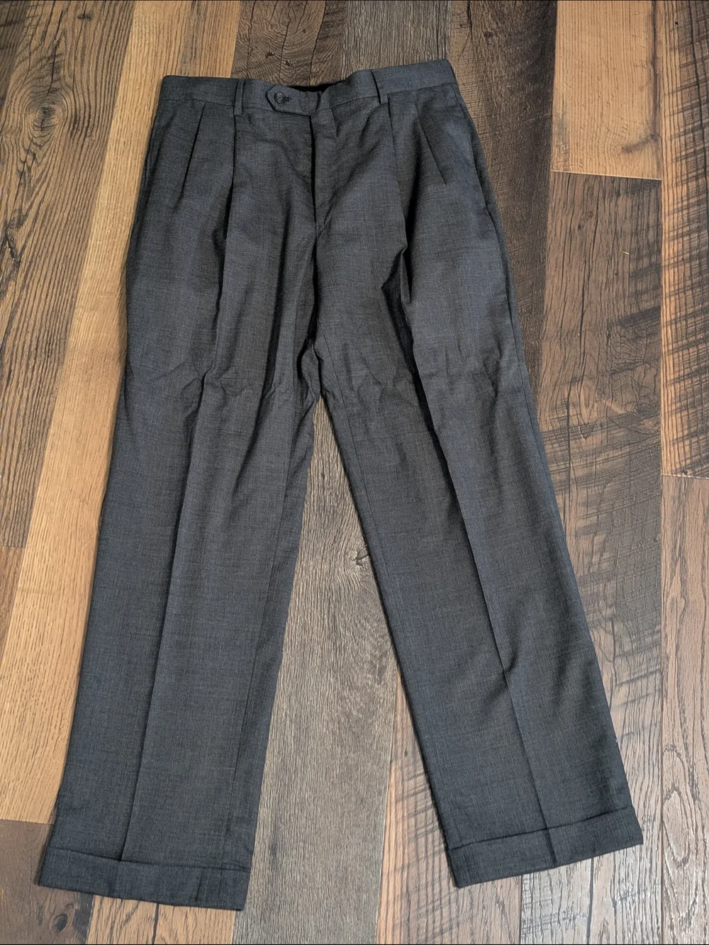 Jos A Bank Mens 2 Piece Suit 40R Gray 100% Wool 2 Button Blazer Pleated Pants 34